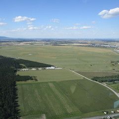 Flugwegposition um 15:27:29: Aufgenommen in der Nähe von Wiener Neustadt, Österreich in 464 Meter